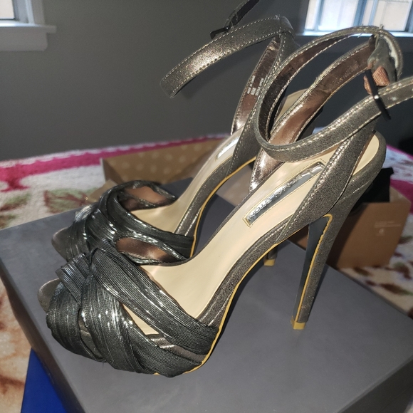 Heels - Picture 2 of 8